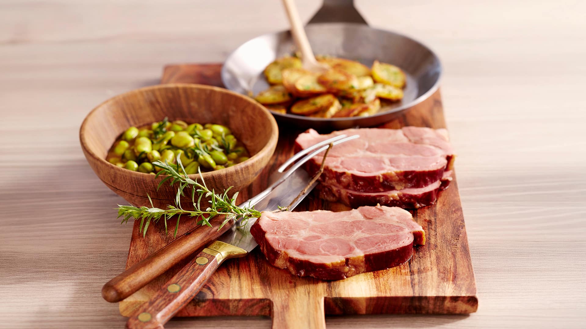 Judd mat Gaardebounen (pork pork collar with broad beans, Luxembourg) 