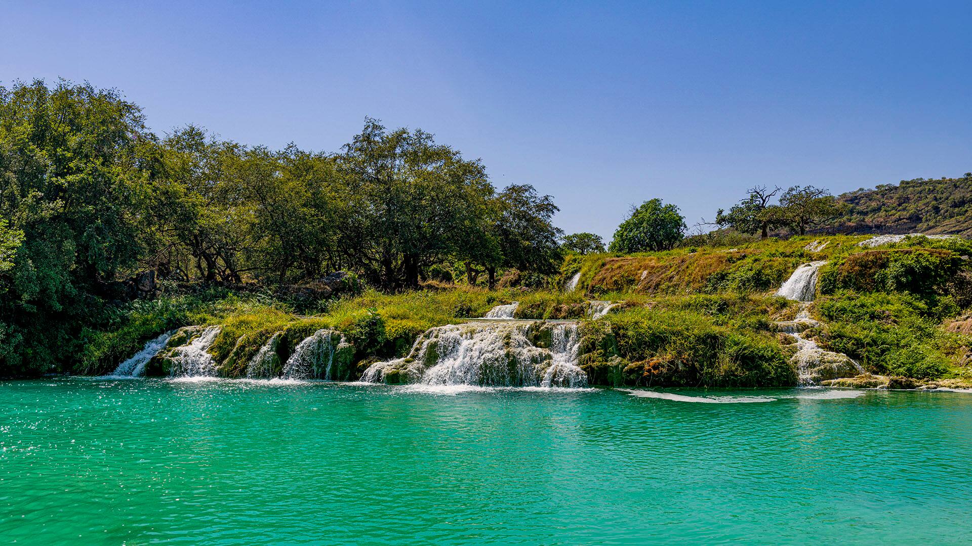 Oman, Dhofar, Salalah, Turquoise pond and waterfalls of Wadi Darbat river