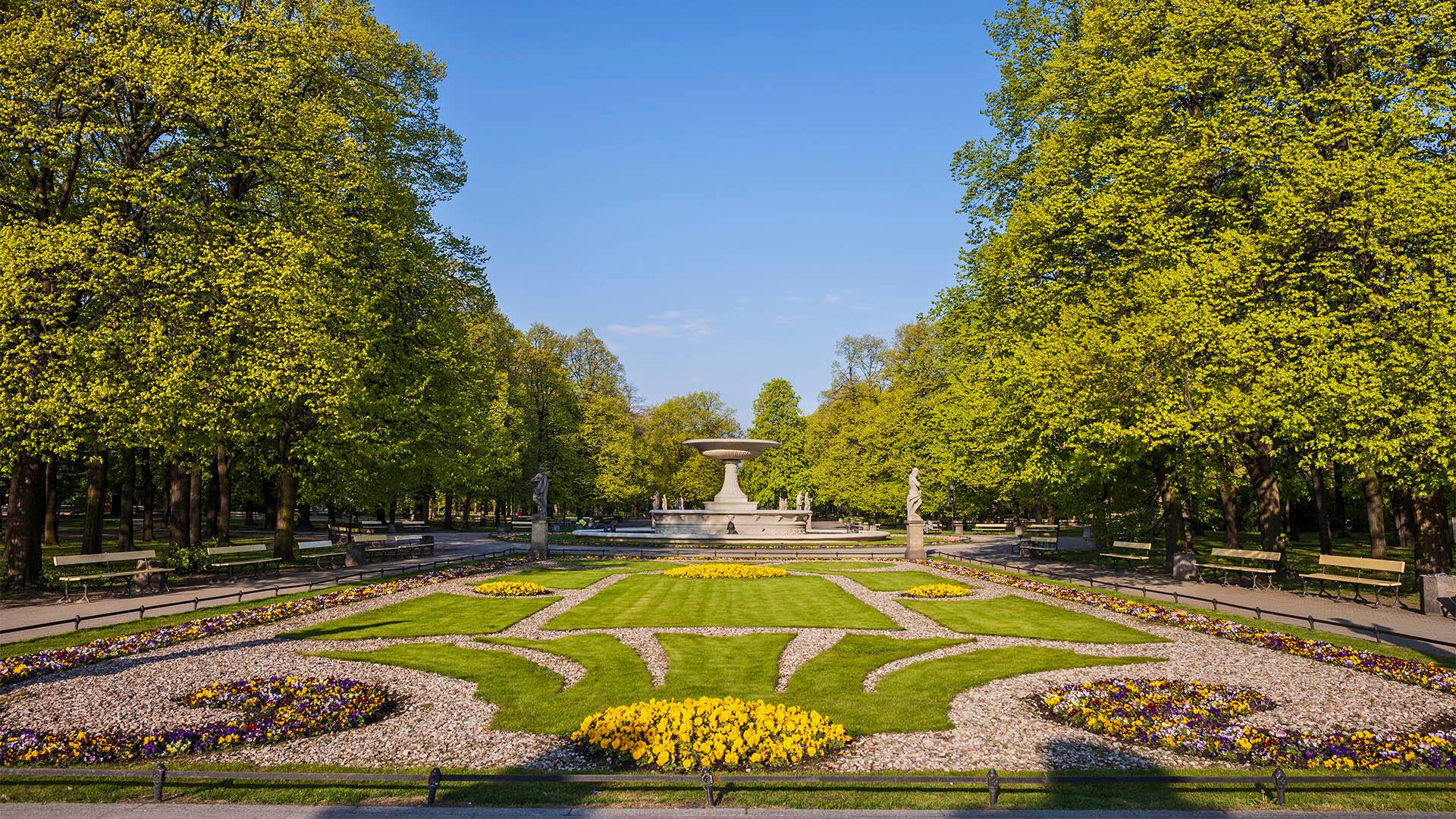 Poland, Warsaw, Saxon Garden in spring