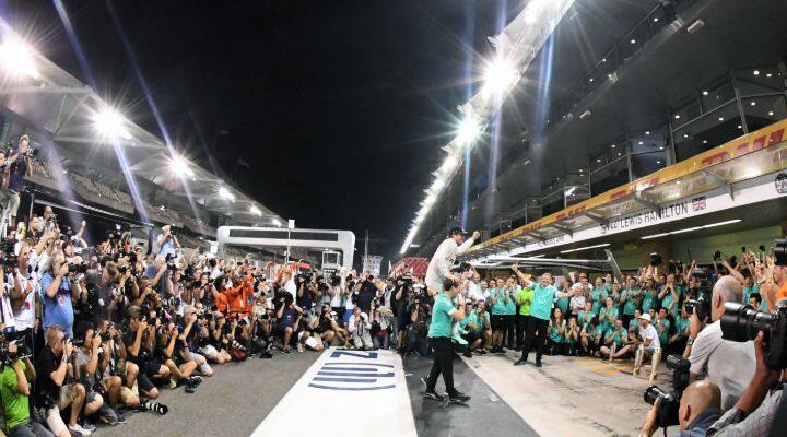 rosberg wins the race in 2016