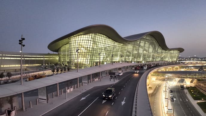 plan-land-and-leave-zayed-international-airport.jpg?imwidth=480&imdensity=0.8999999761581421