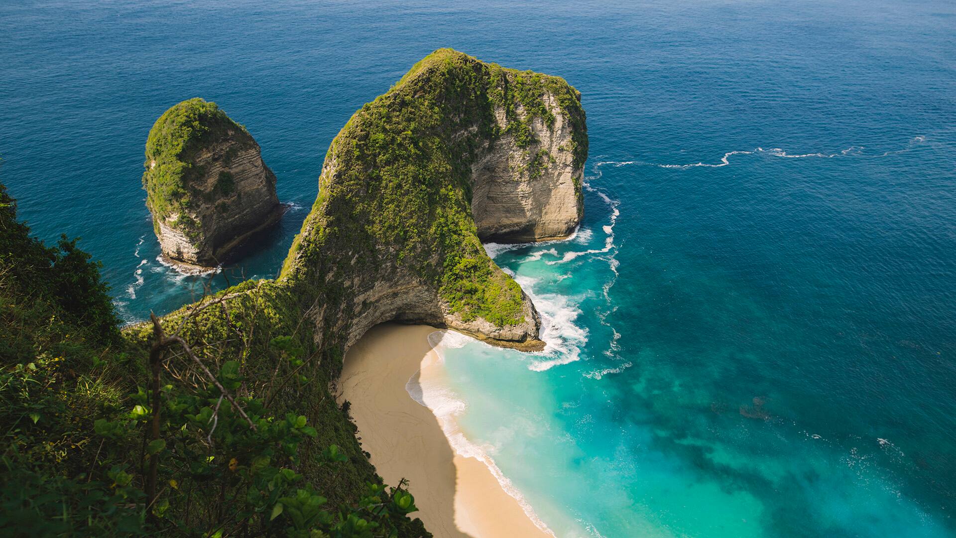 Cliffs by Kelingking Beach in Nusa Penida, Indonesia