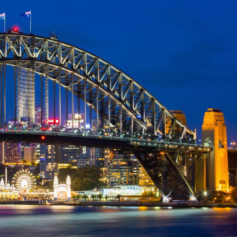 exterior of wat arun temple in bangkok
