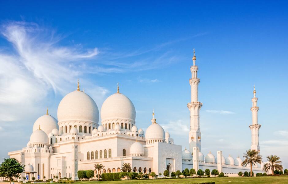 sheikh zayed grand mosque in sunshine abu dhabi uae