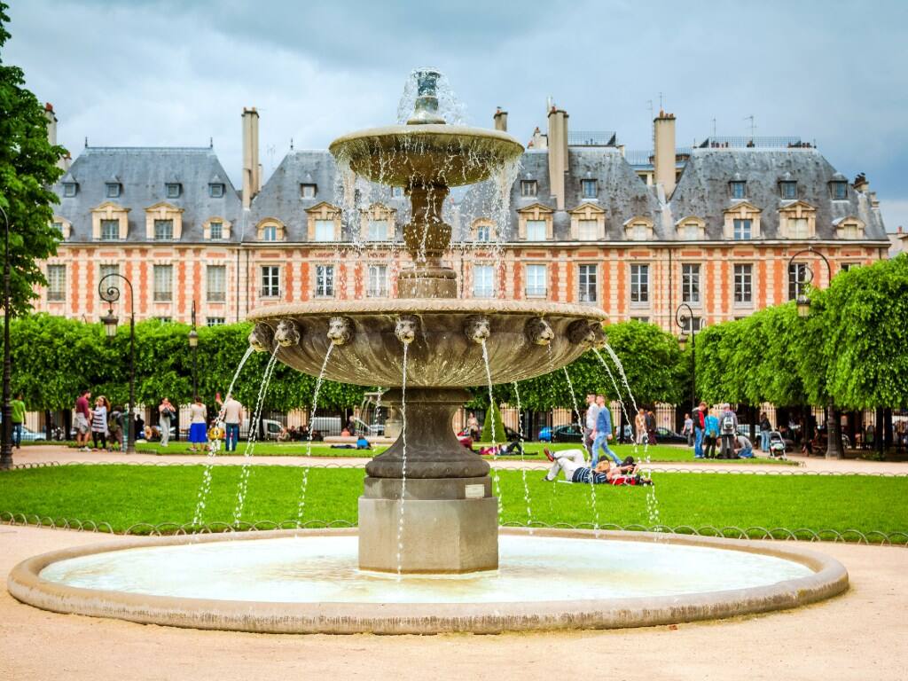 paris jle marais fountain