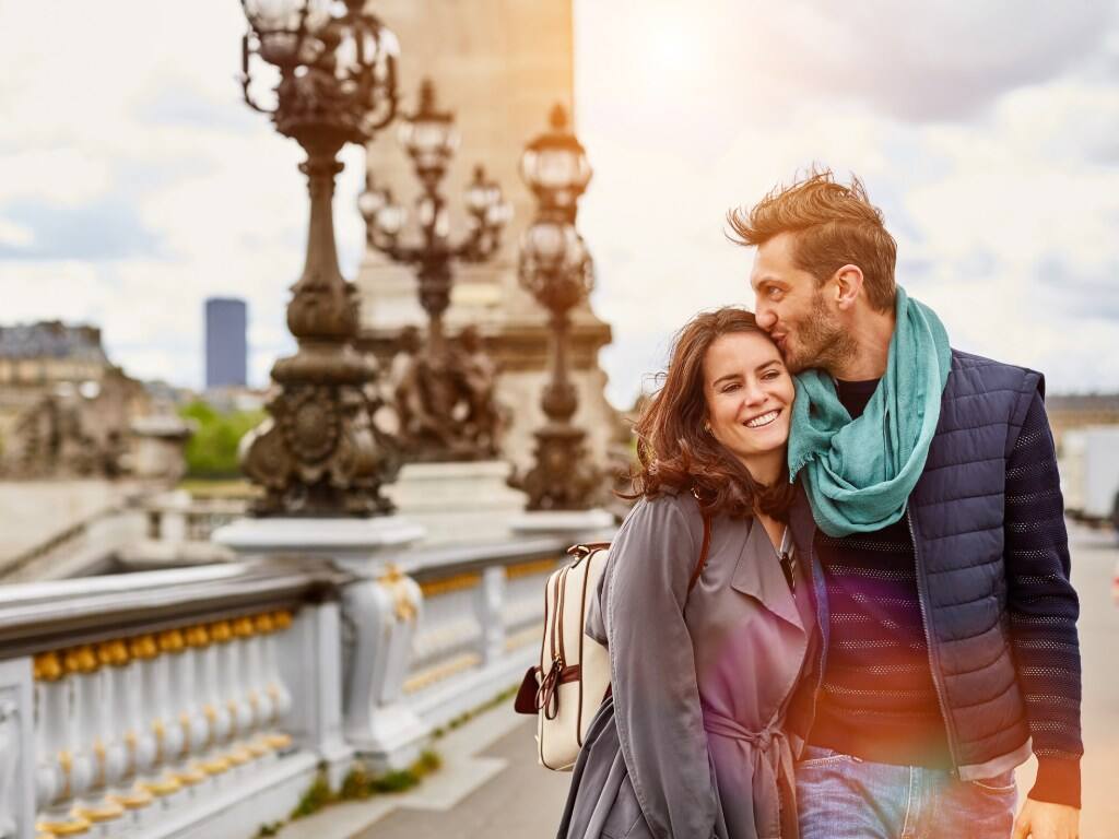 paris couple romantic