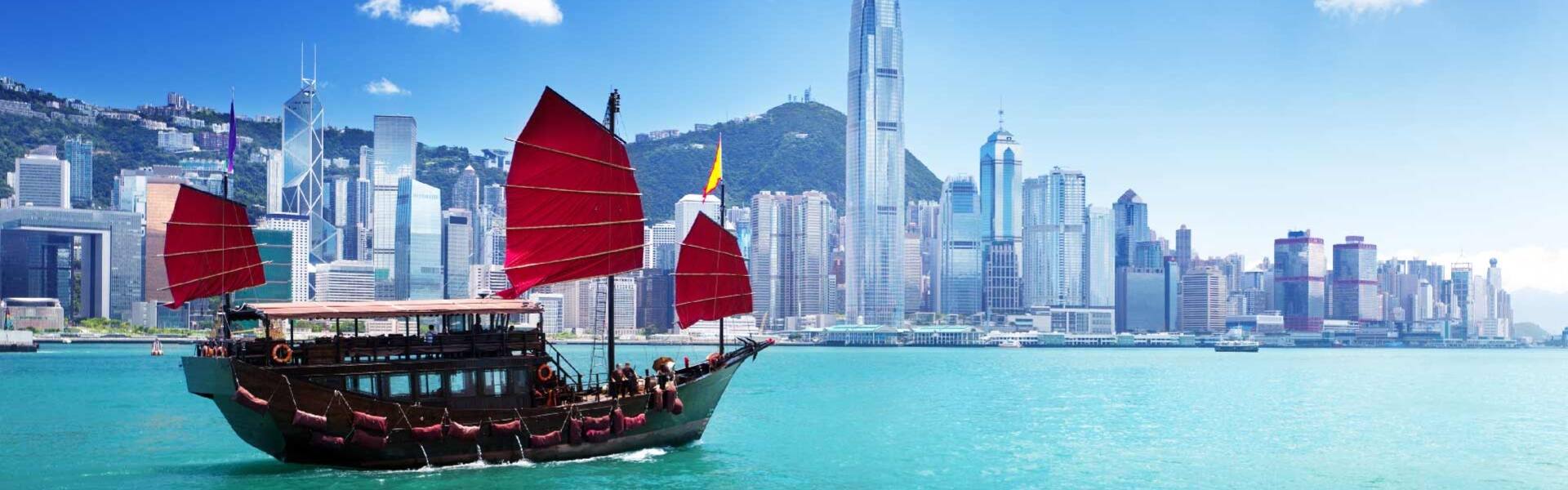hong kong boat in water 