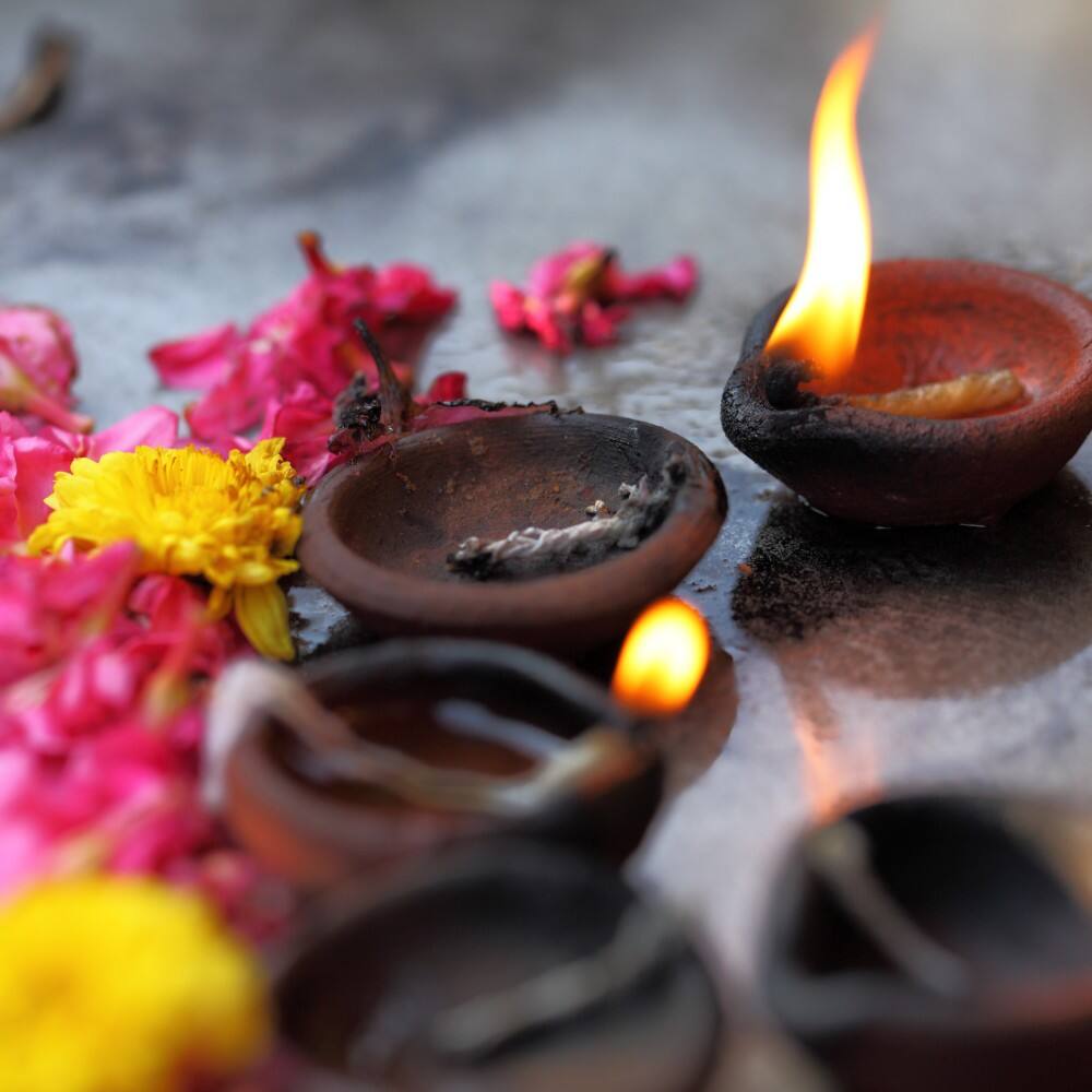 oil lamps in kapaleeshwarar temple india