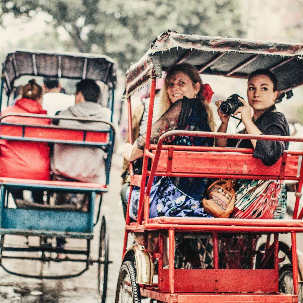 tourists in a rickshaw in delhi
