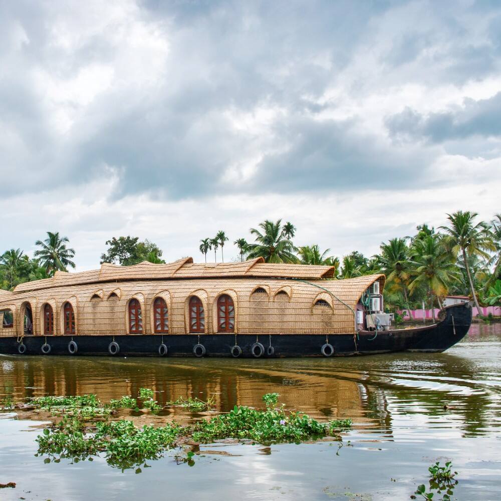 a traditional house boat in kochi