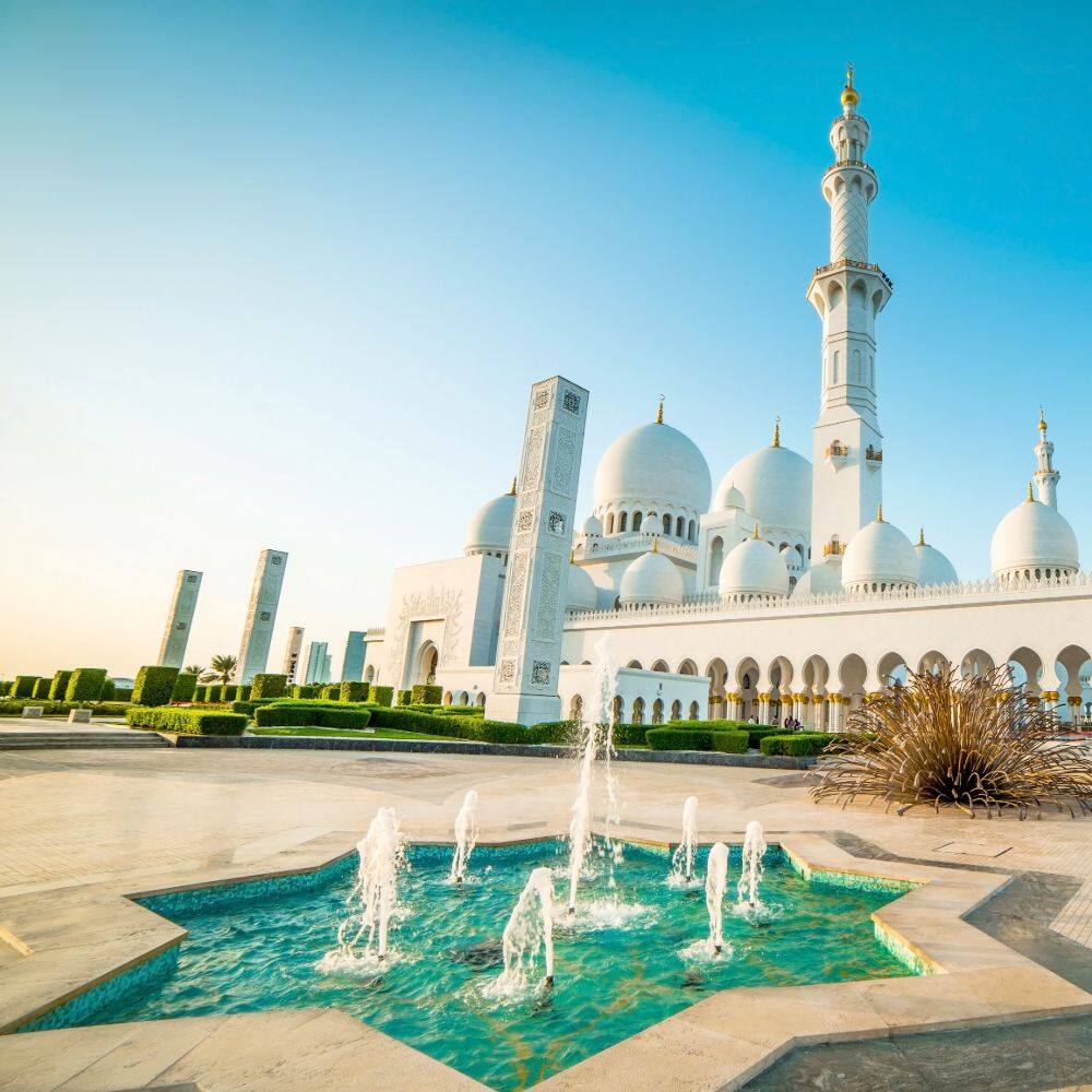 sheikh zayed grand mosque in abu dhabi