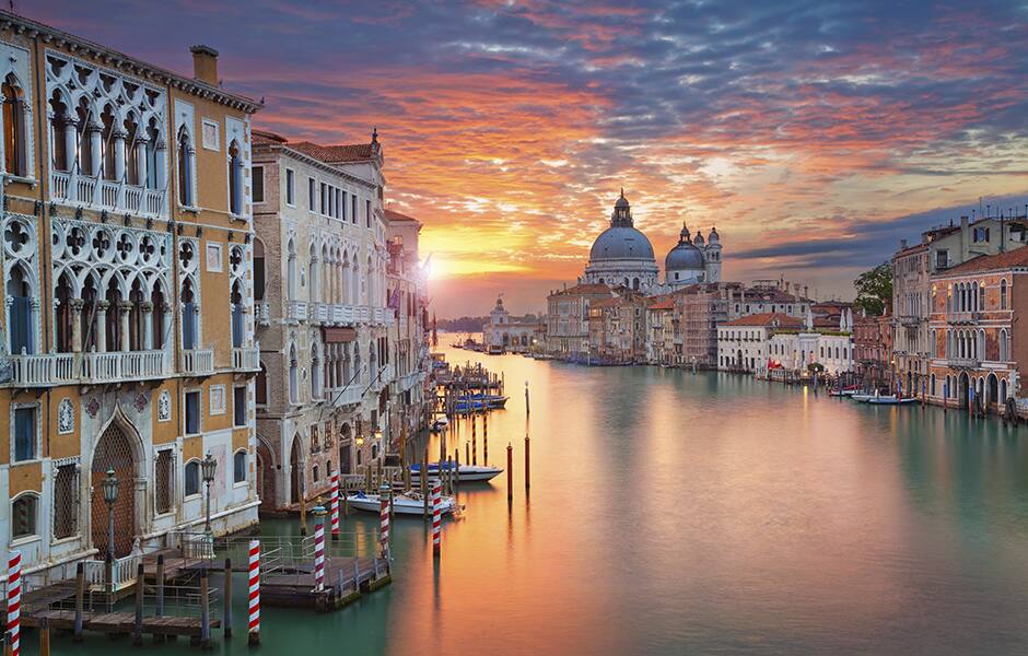 Flights to Venice (VCE), Book economy, business, first class Etihad