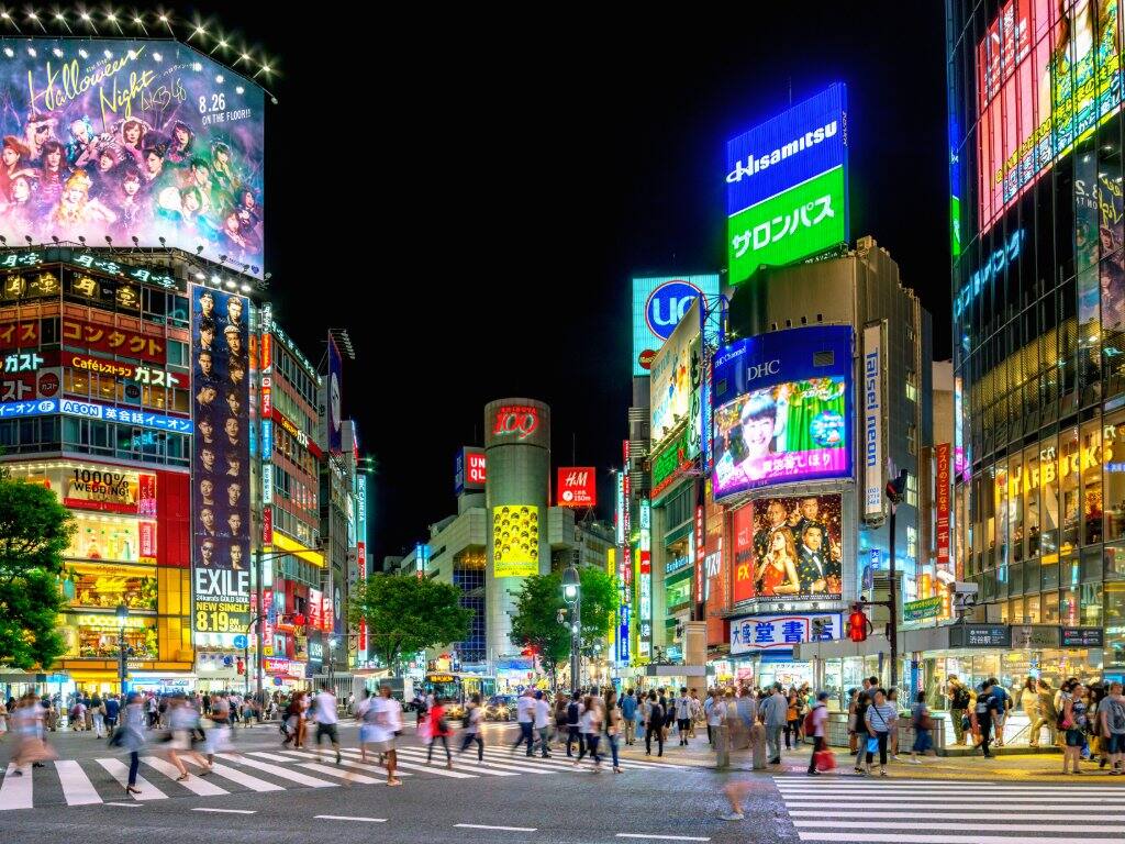 japan shibuya crossing at night