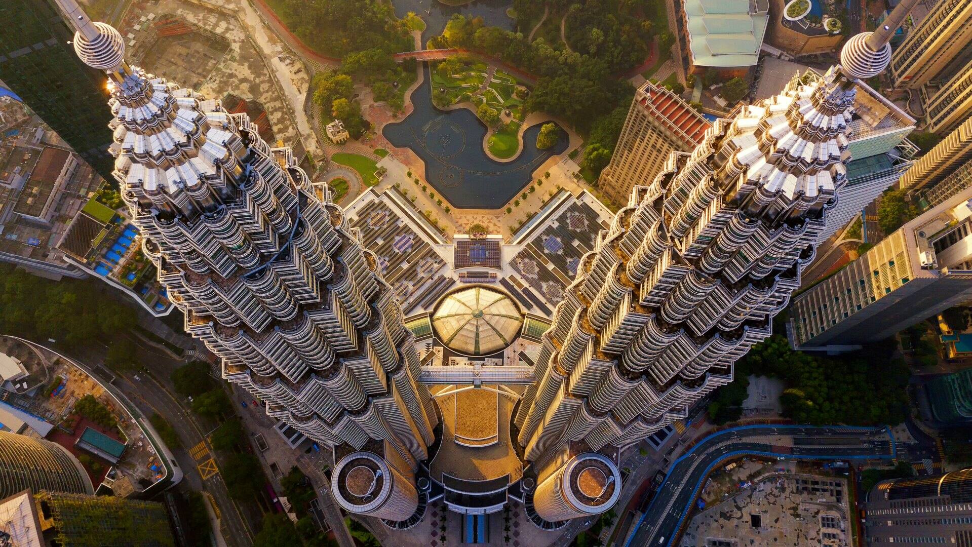 batu caves and lord murugan kuala lumpur malaysia 