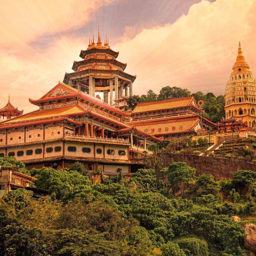 kek lok si buddhist temple in malaysia