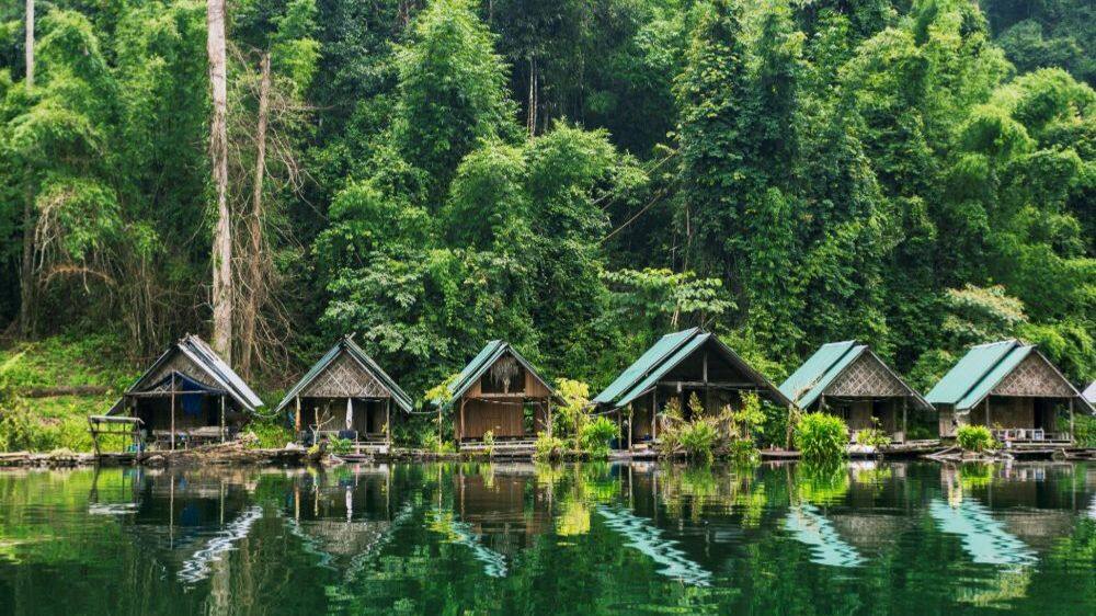 houses on lake thailand 