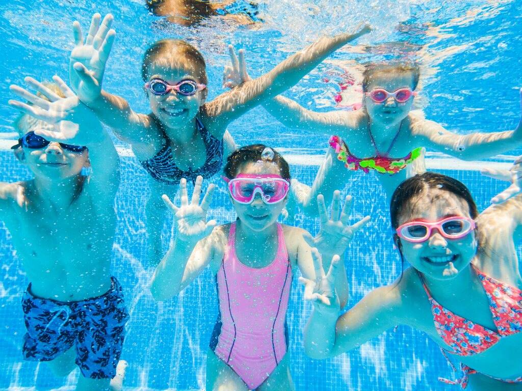 children playing underwater in a swimming pool