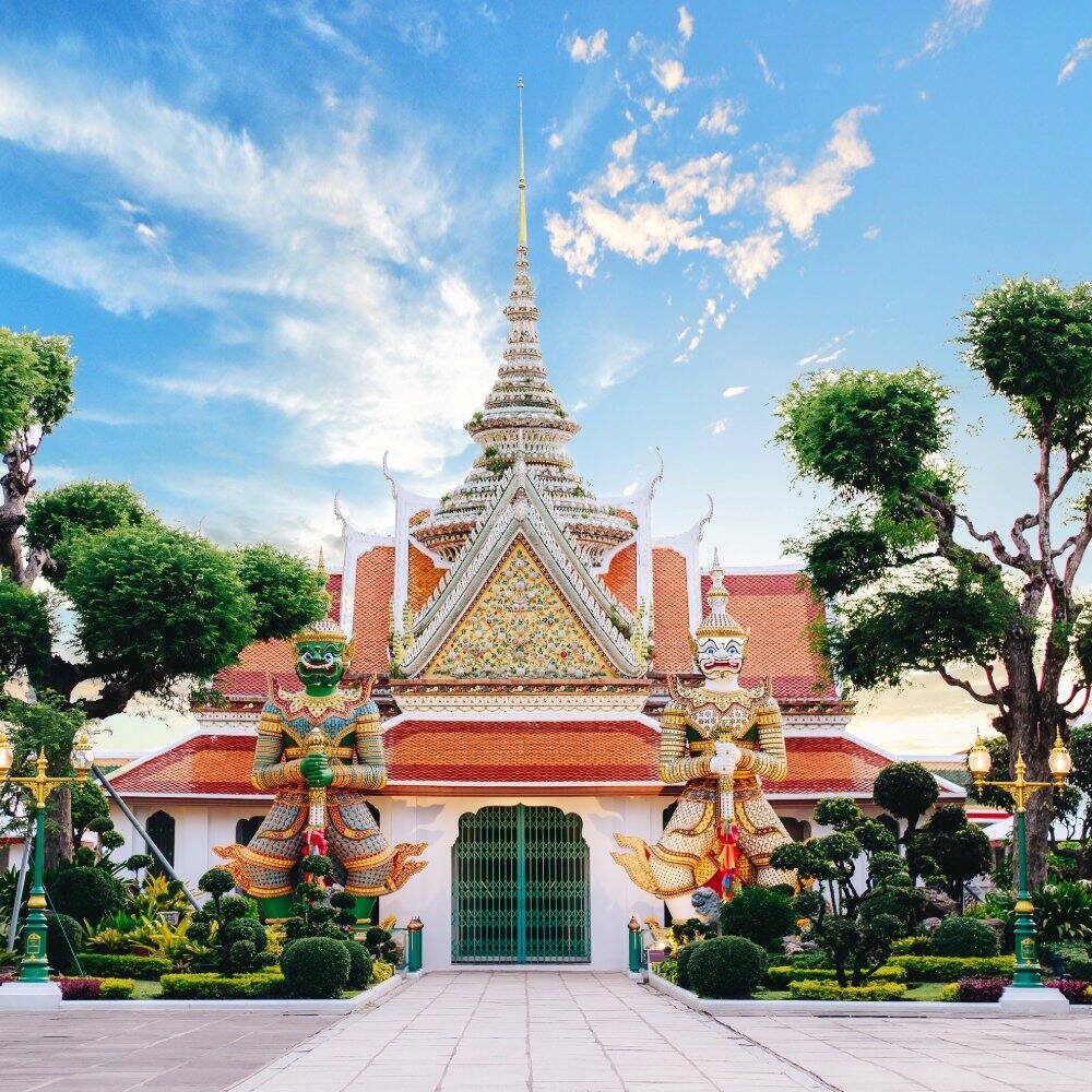 exterior of wat arun temple in bangkok