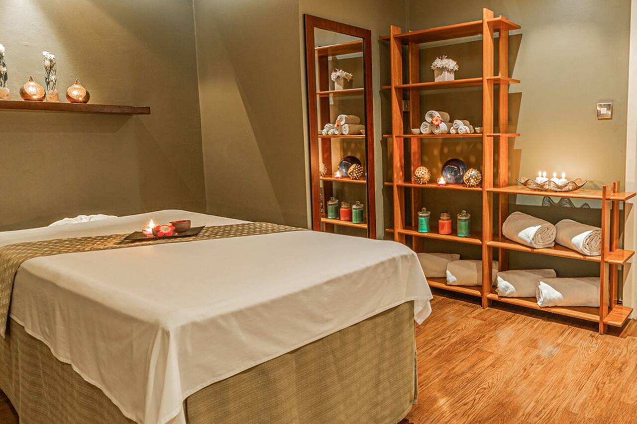 crowne plaza abu dhabi massage room