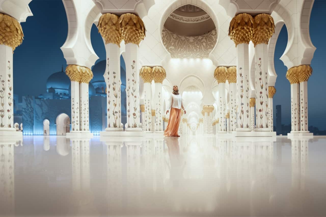 sheikh zayed grand mosque dazzling interior