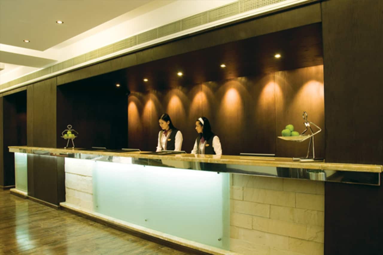 one to one hotel airport