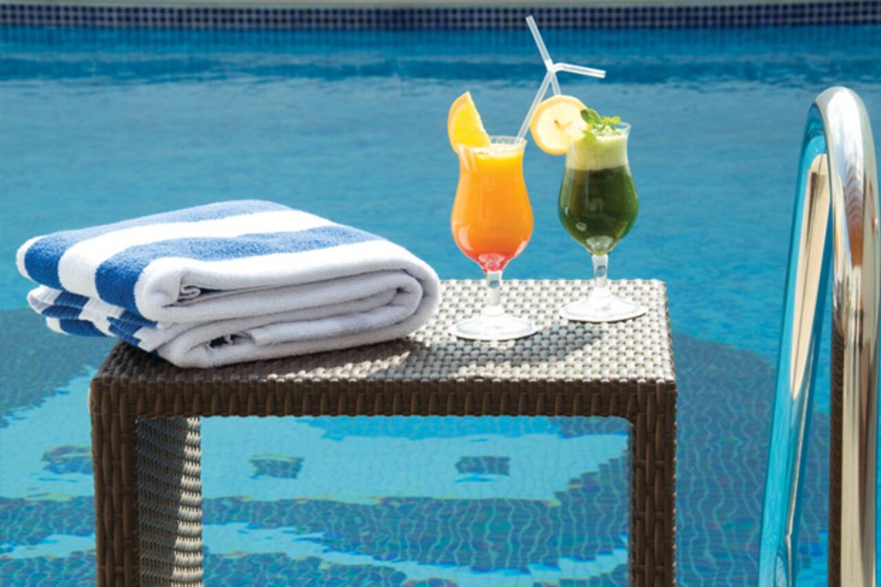 one to one hotel pool