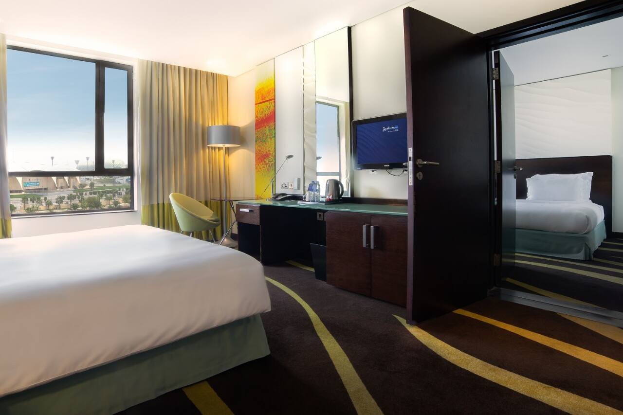 Radisson resort 4 оаэ. Абу Даби отель Рэдиссон. Рэдиссон Блю Абу Даби яс. Рэдиссон Дубай Абу Даби. Radisson Blu yas Island.