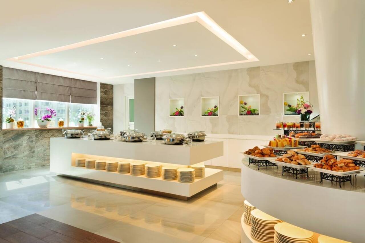 ramada abu dhabi corniche restaurant