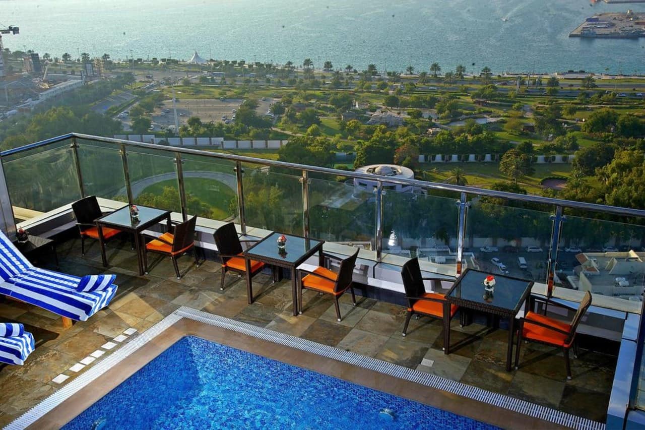 ramada abu dhabi corniche pool