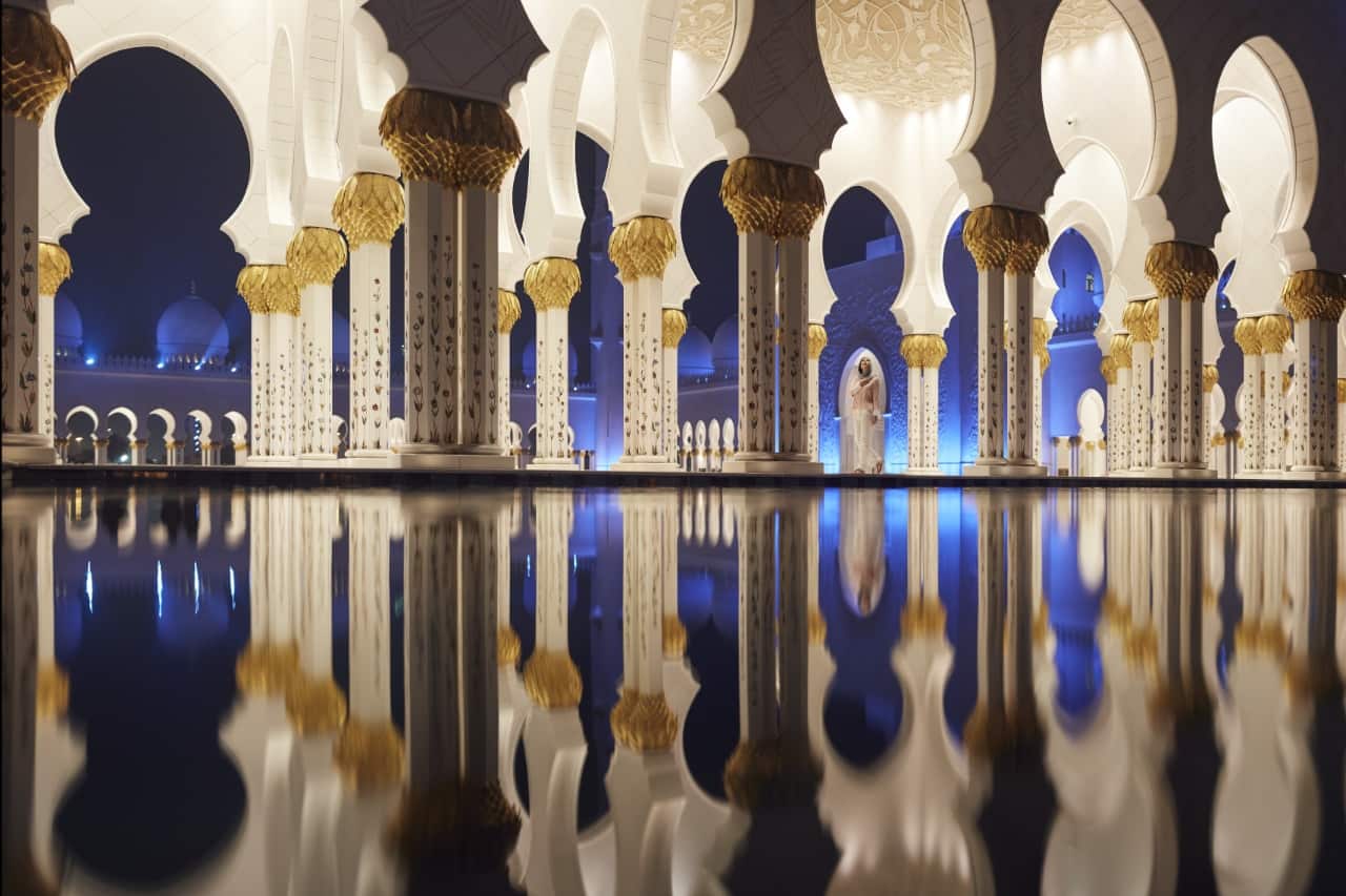 sheikh zayed grand mosque in abu dhabi