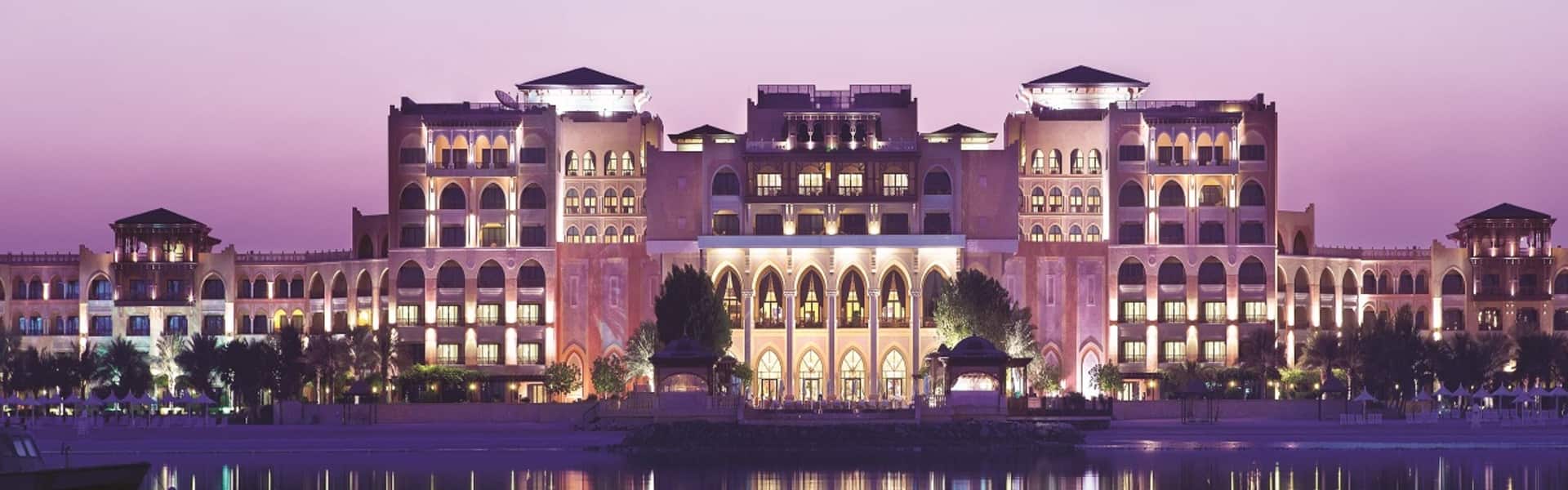 front view of shangri la hotel in abu dhabi 