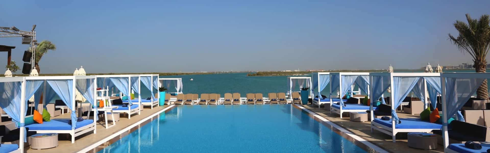 infinity pool looking out over yas beach