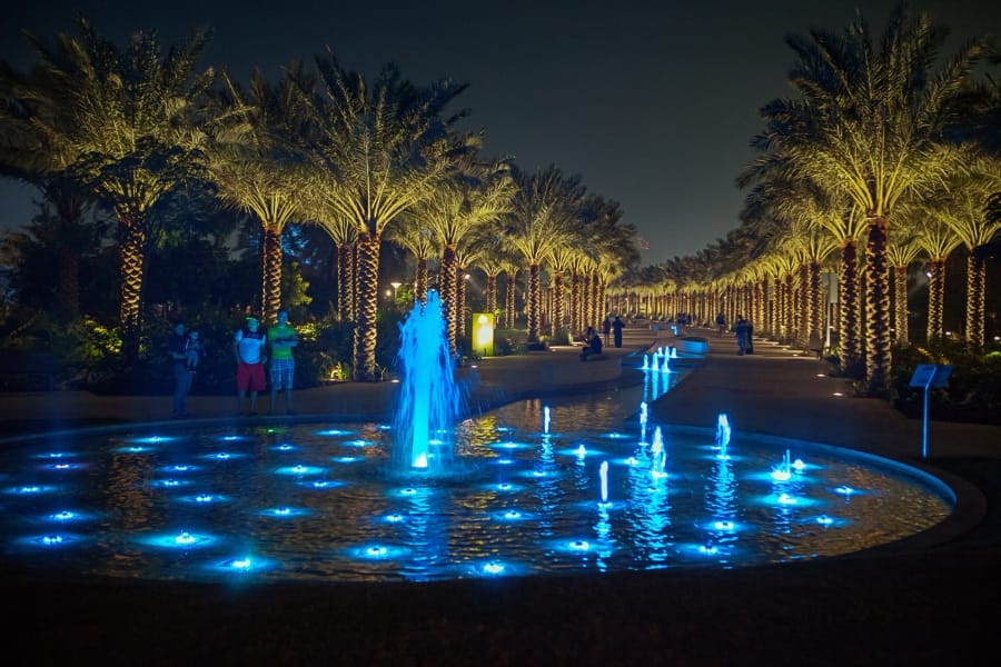 umm al emarat park fountains at night