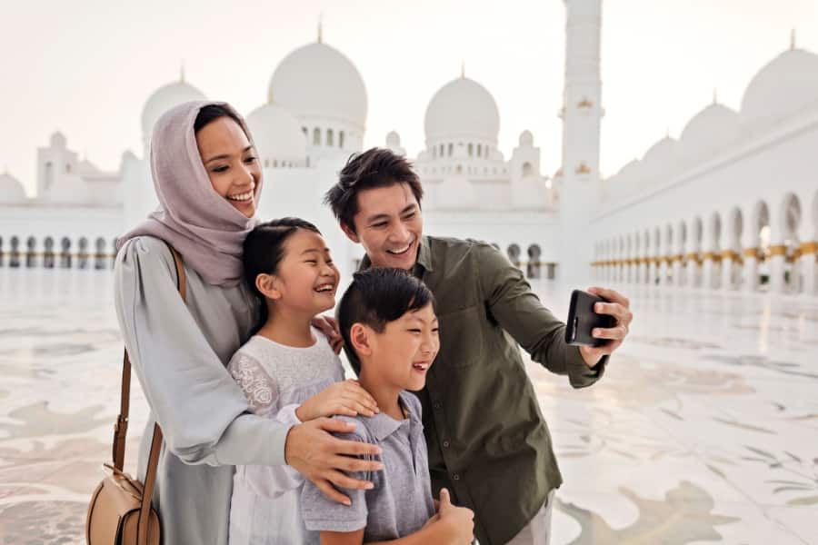 sheikh zayed grand mosque outdoor family
