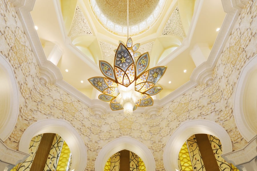 chandelier at sheikh zayed grand mosque