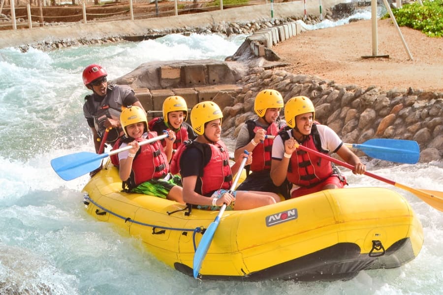 kayaking adventure sports at wadi adventure in abu dhabi