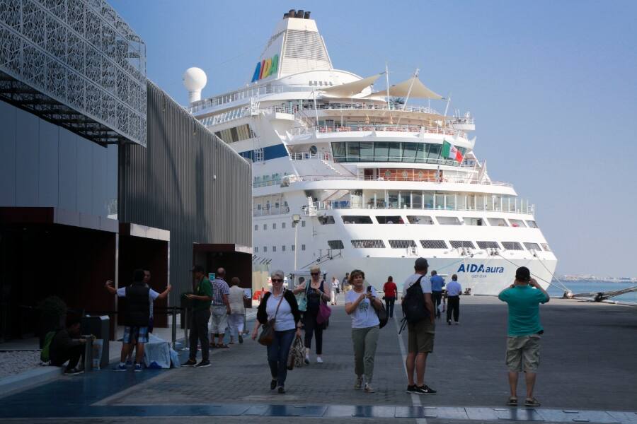 boat tour abu dhabi boat at dock