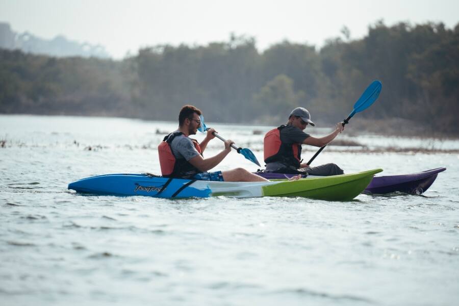 boat tour abu dhabi two people kayaking