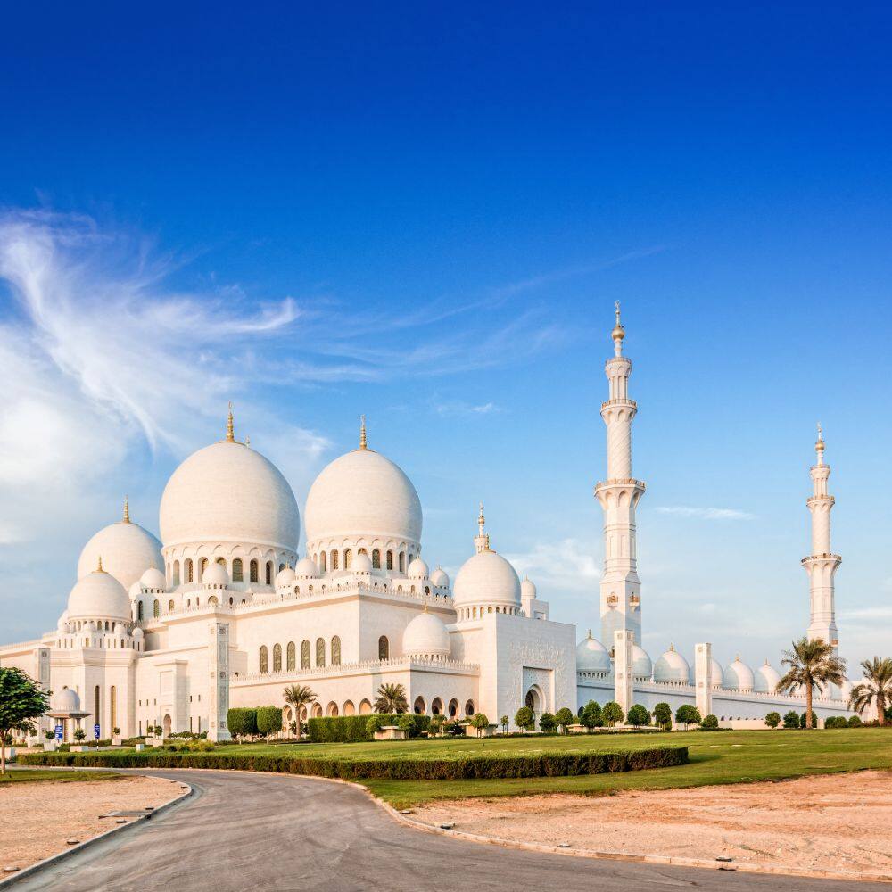 sheikh zayed grand mosque in sunshine abu dhabi uae