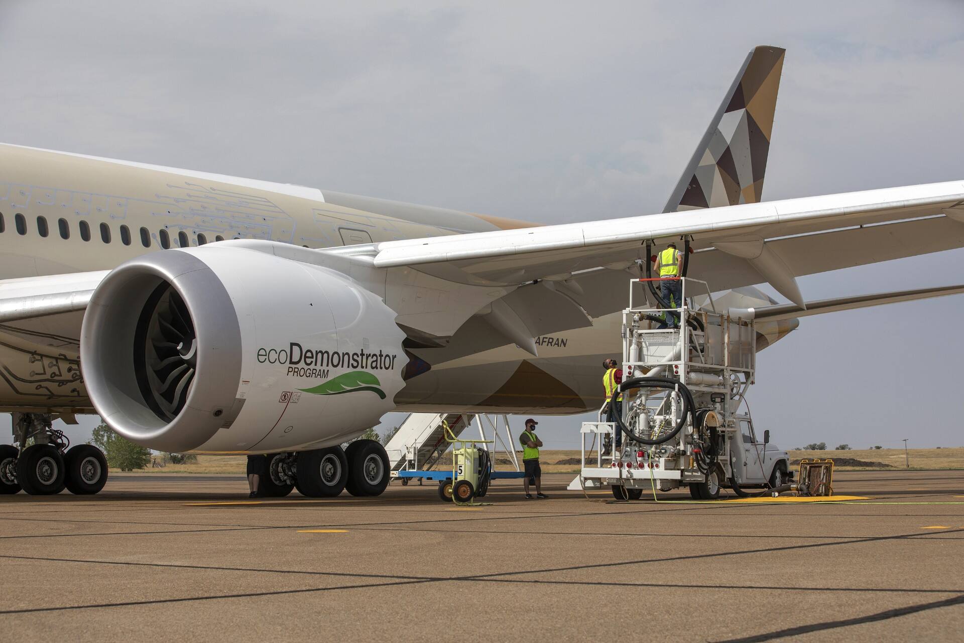 boeing-etihad-ecodemonstrator-2020-fueling