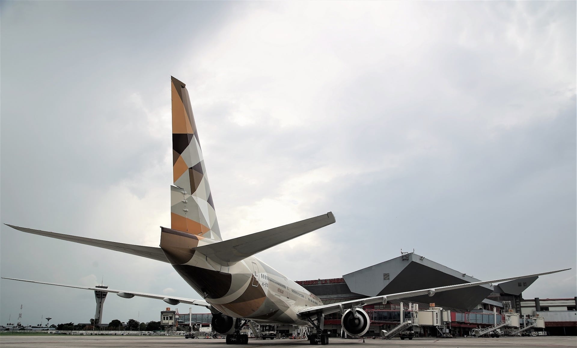 etihad-airways-boeing-777-300er-at-havana