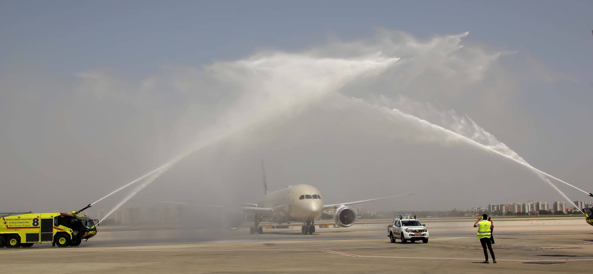 Etihad Airways first scheduled flight from Abu Dhabi lands in Israel