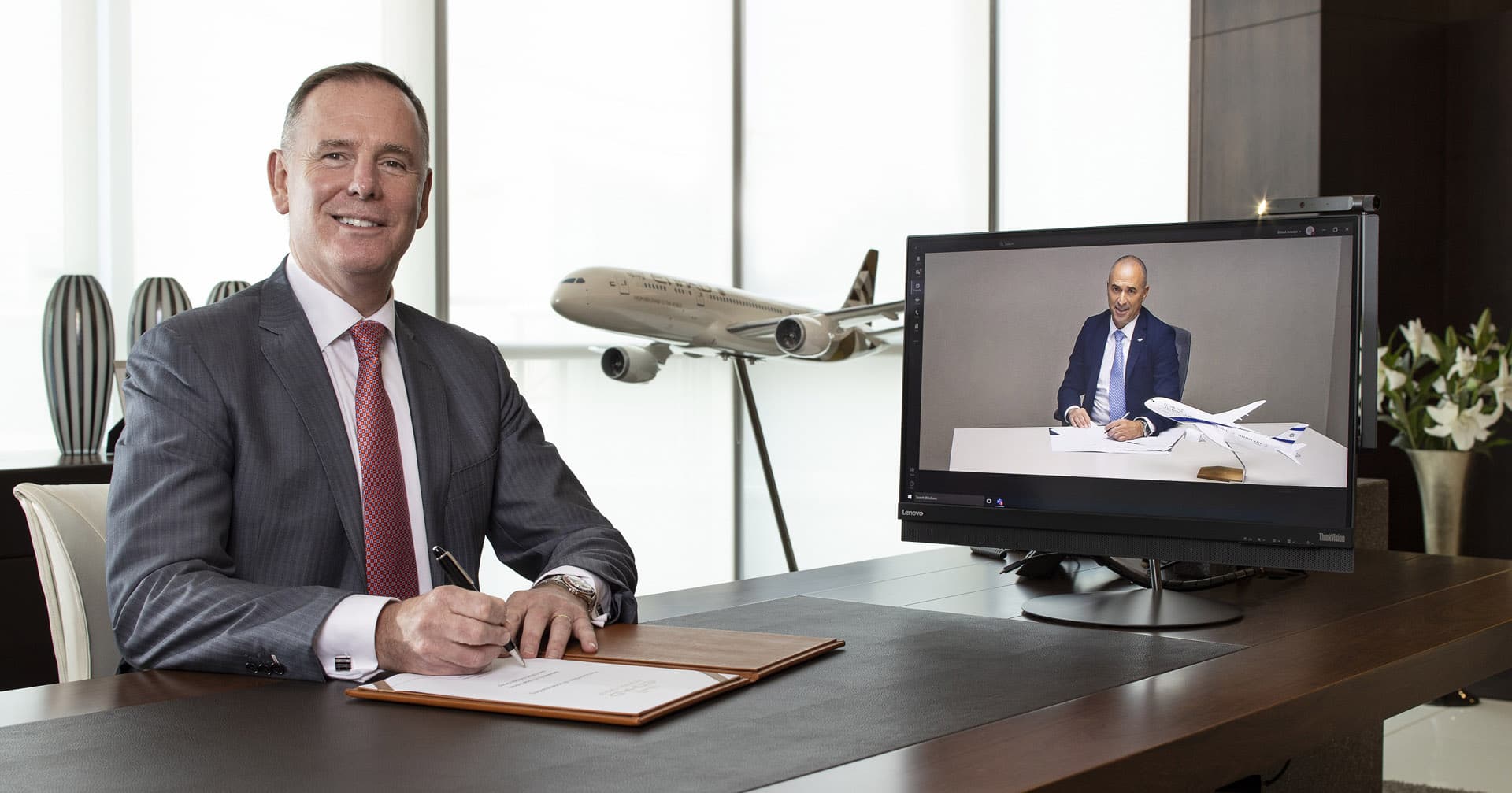 tony signing contract with el al israel airlines